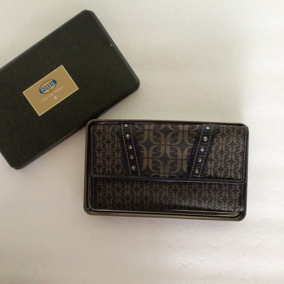 FOSSIL MONOGRAM FLAP WALLET - Picture 3 of 15